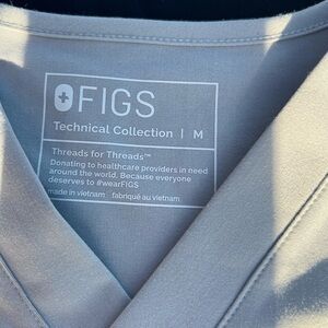 figs scrub TOP. size MEDIUM. used/good condition